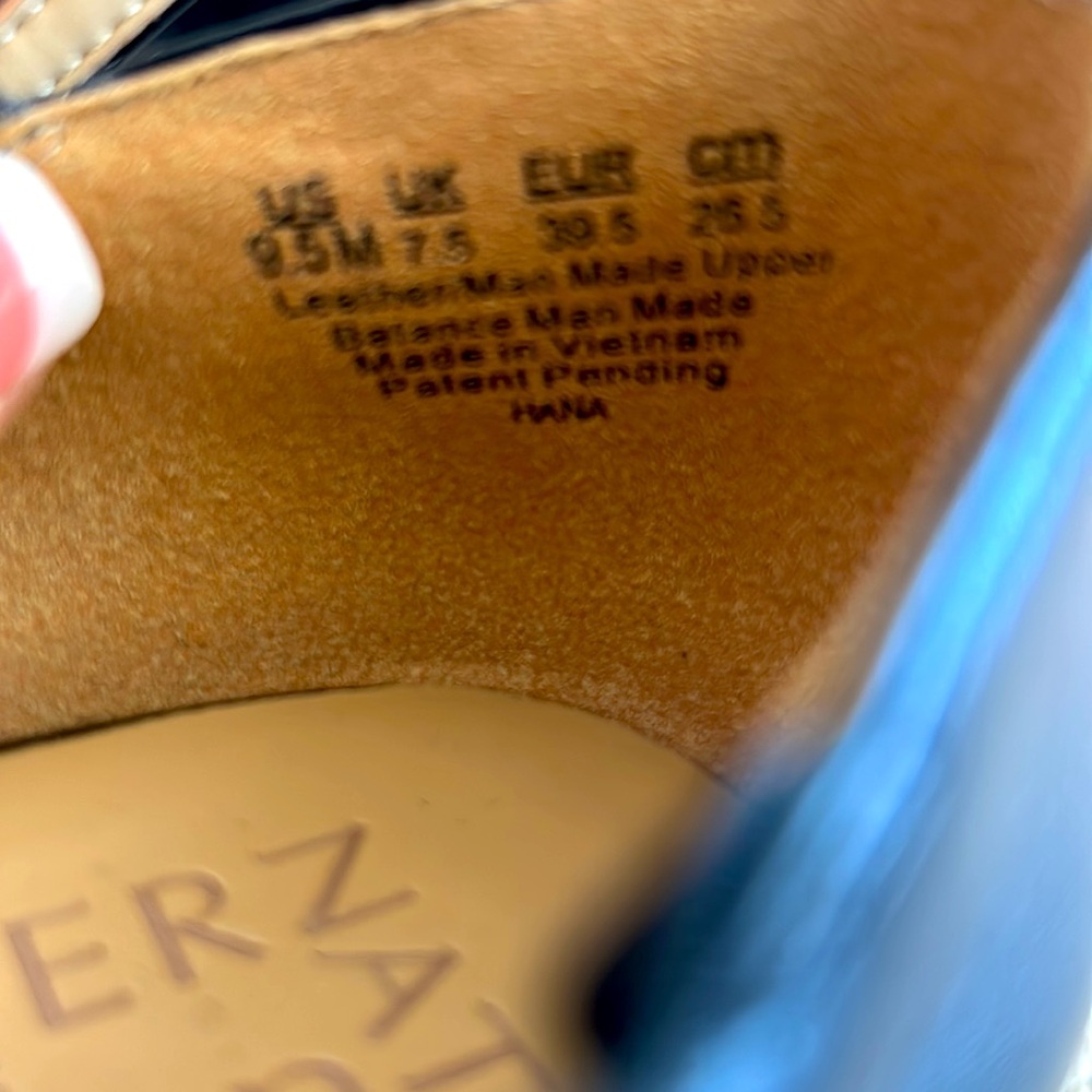 NATURALIZER⭐️Almost NEW🖤T-STRAP Pointed Black LEATHER FLATS. Worn ONCE 3 hours. - Picture 6 of 13